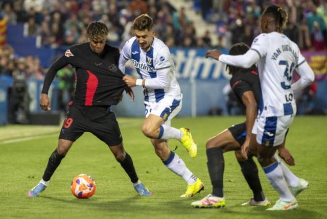 靠乌龙球胜保级队,巴萨快撑不住了吗?