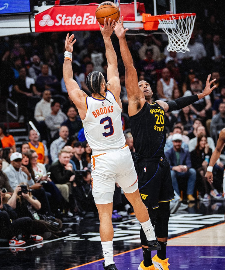 体育平台-库里缺席逆转太阳14分！勇士5人上双命中20三分 狄龙24+6丢关键球